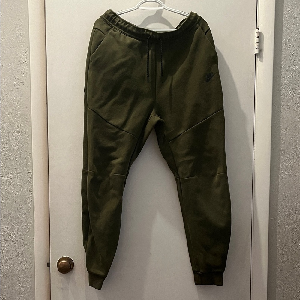 Nike Men's Tech Fleece Green Jogger Pants